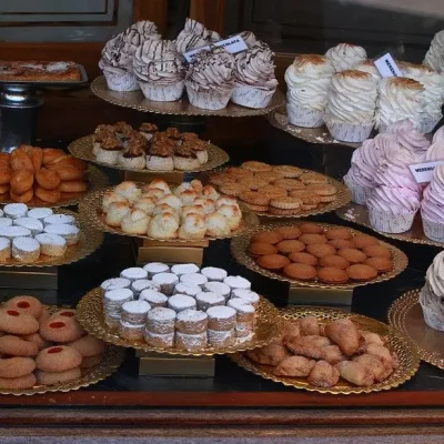 sweets-bakery-shop-window-887722 sweets, bakery, shop window-887722.jpg